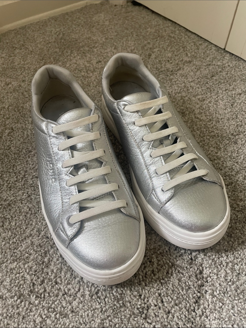 NWOT Vionic Colbie Silver Metallic Women's Low-Top Sneakers Sz 7 platform
